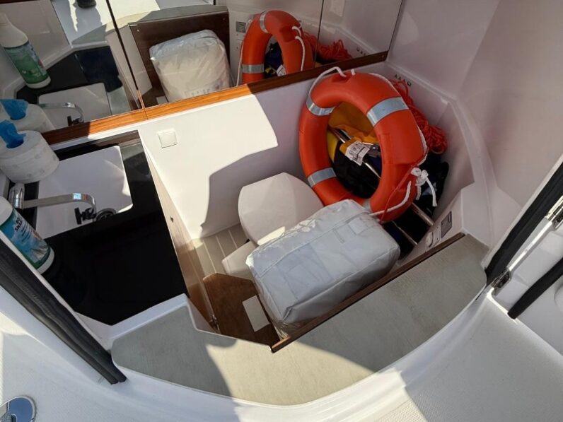 Axopar 28 Cabin