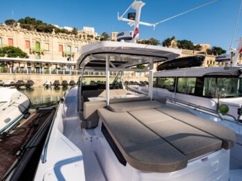 Yacht usati di lusso in vendita