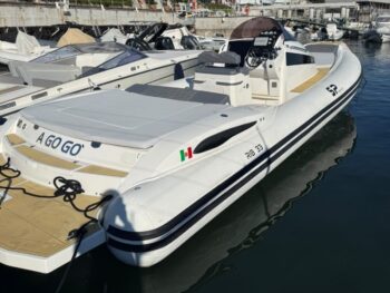 Yacht usati di lusso in vendita
